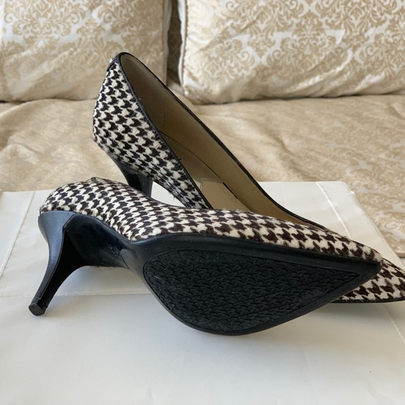 **SOLD** MICHAEL KORS FLEX PUMP HOUNDSTOOTH SIZE 9 - Picture 6 of 7